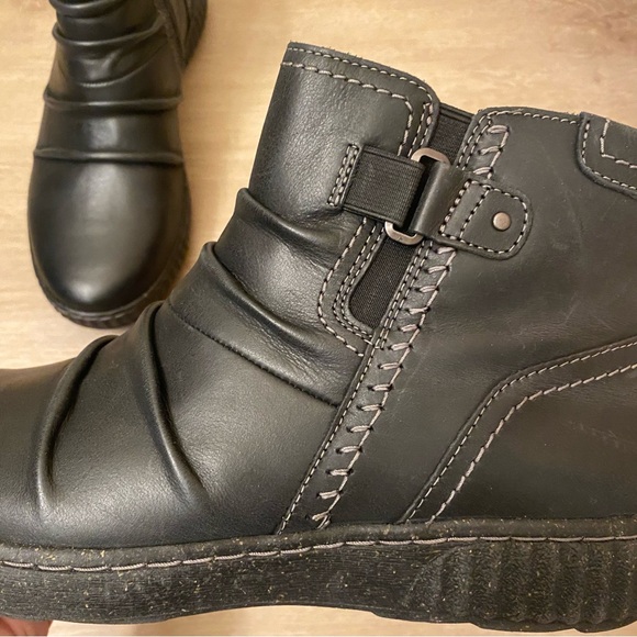 🗣️🗣️ CLOSING SALE! NWT Clarks Caroline Leather Ankle Boot Women Size 10 - Picture 5 of 11